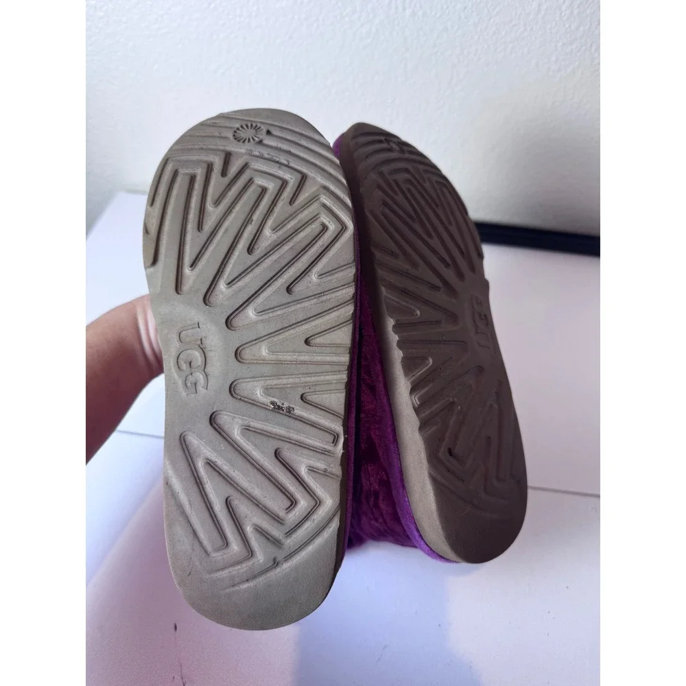 UGG Classic Mini Velvet Ankle Boots‎ Kids Size 4 Pink Crushed Velvet Cozy Glam